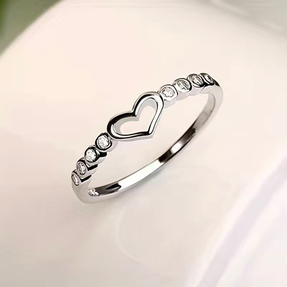 🎉 HP 🎉 Gorgeous Heart Ring